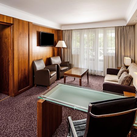 Crowne Plaza Reading Hotel Ngoại thất bức ảnh